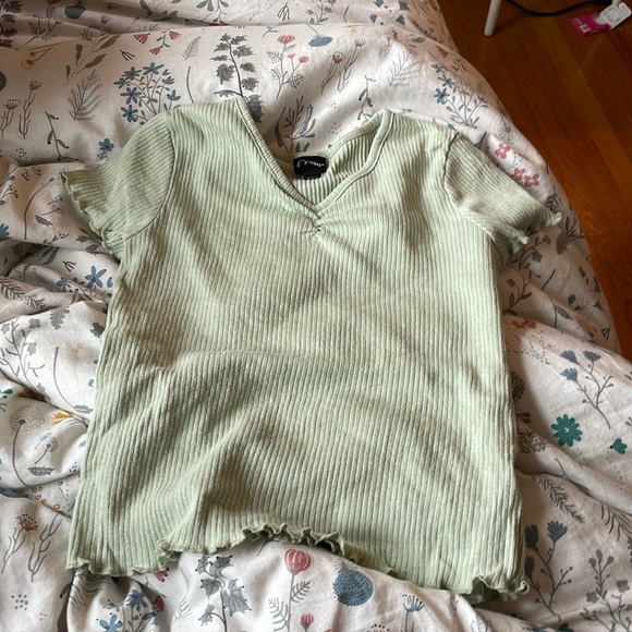 Adorable lettuce top - Picture 1 of 1